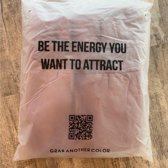 COMFRT Minimalist Hoodie NWT - Picture 8 of 9